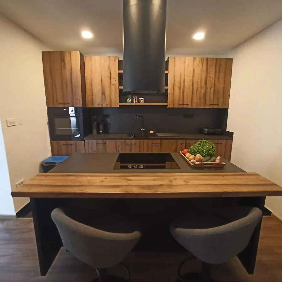 Modern Family Apartment Zara Pakostane
