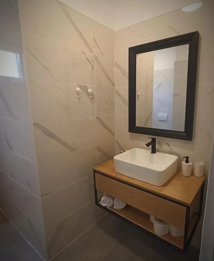 Modern Family Apartment Zara Pakostane