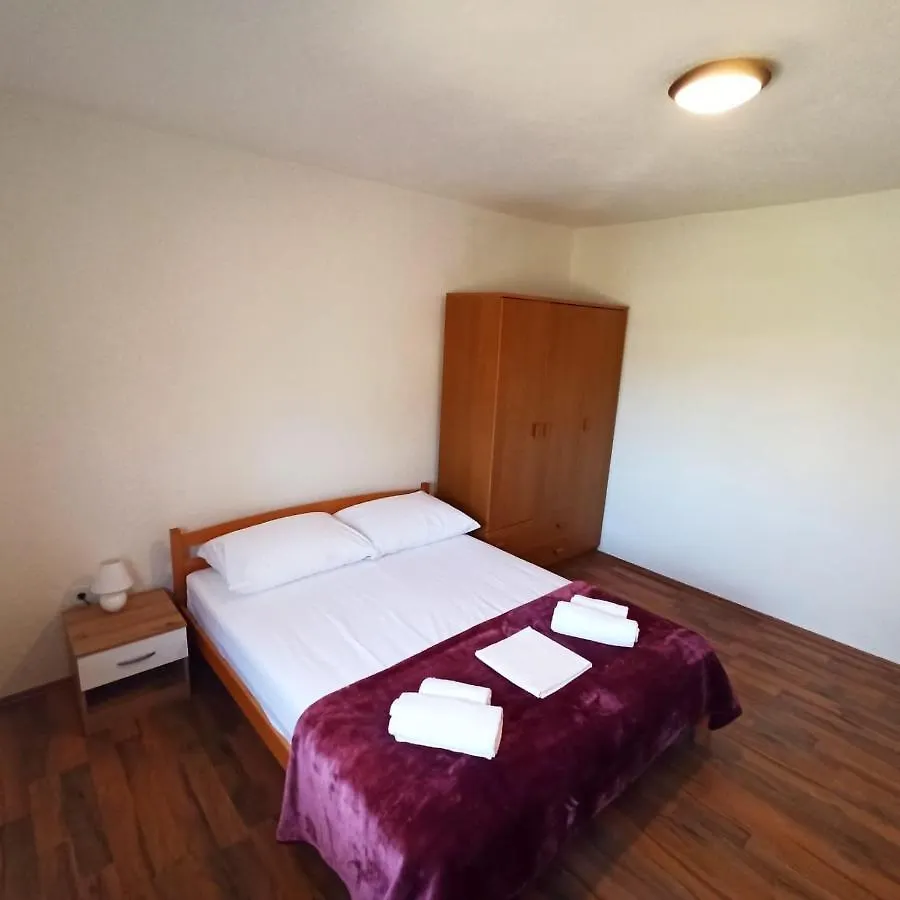 Modern Family Apartment Zara Pakostane
