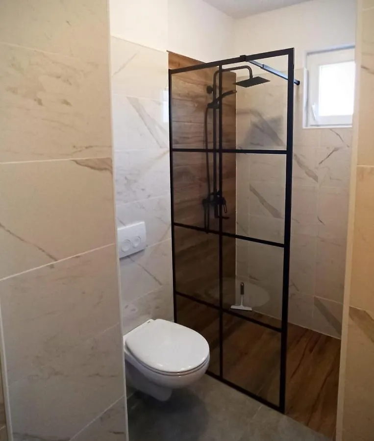 Modern Family Apartment Zara Pakostane