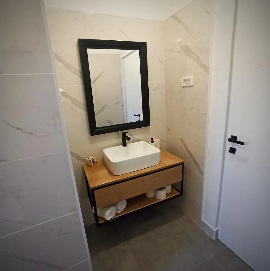 Modern Family Apartment Zara Pakostane