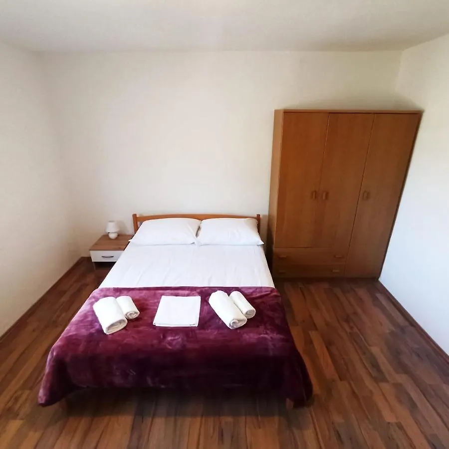 Modern Family Apartment Zara Pakostane